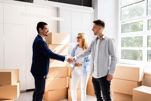¿Buscas ayuda de un asesor inmobiliario profesional y eficaz?